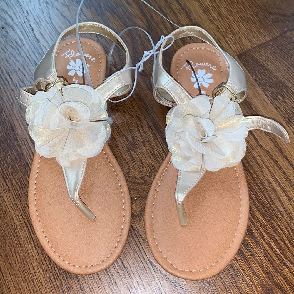 ‎Nwot Flowers by Nina gold sandals